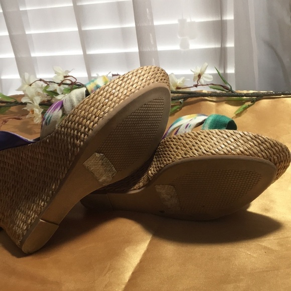 CHARLOTTE RUSSE SANDALS - Picture 3 of 7